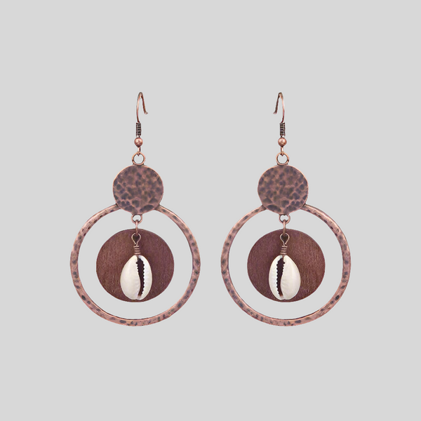 AE 28.1 Circle Shapes with Cowrie Shell