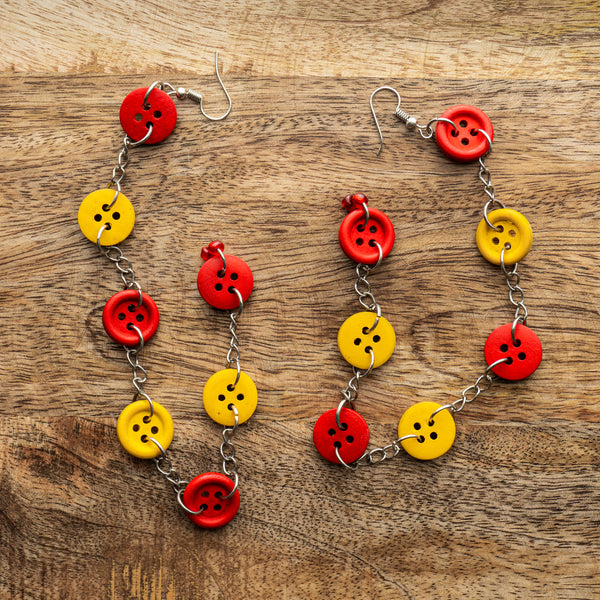 AE 16.1 Long hanging button earrings